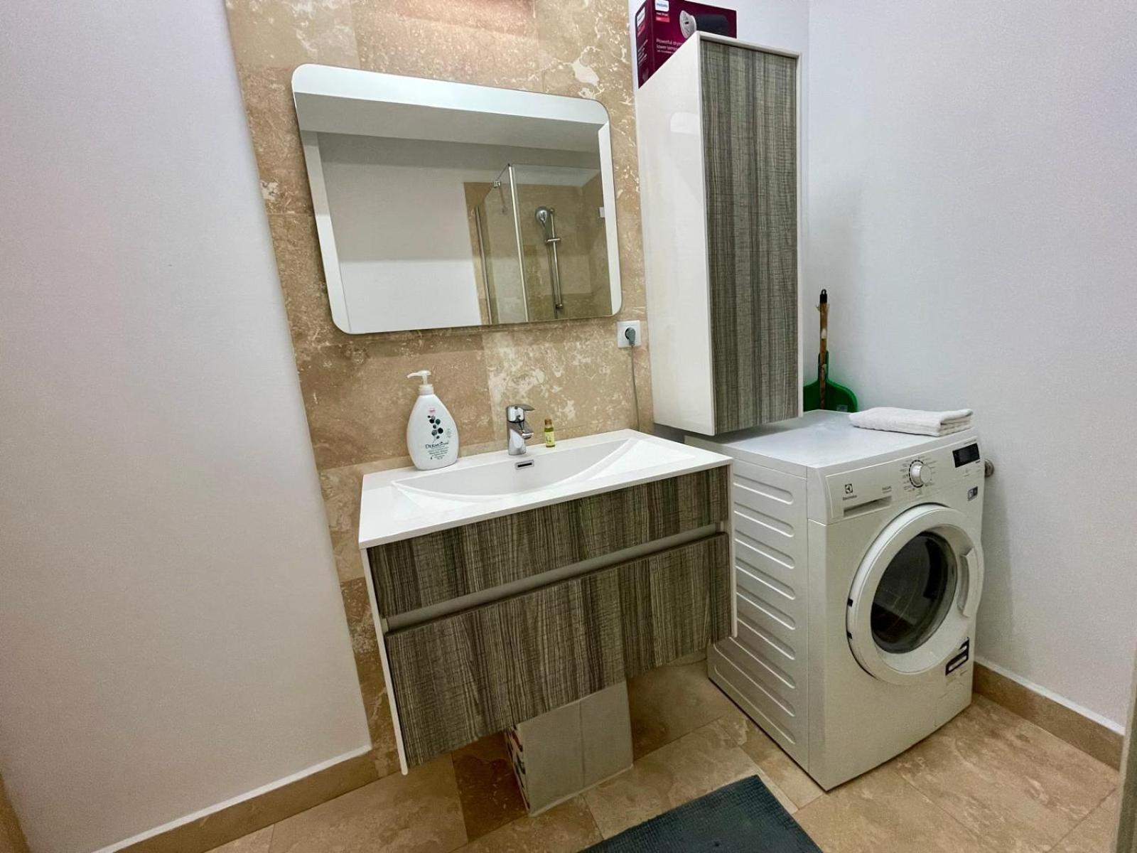 Yamaluxe Apartments - Between The Lakes - Close To Iulius Mall Клуж-Напока Экстерьер фото